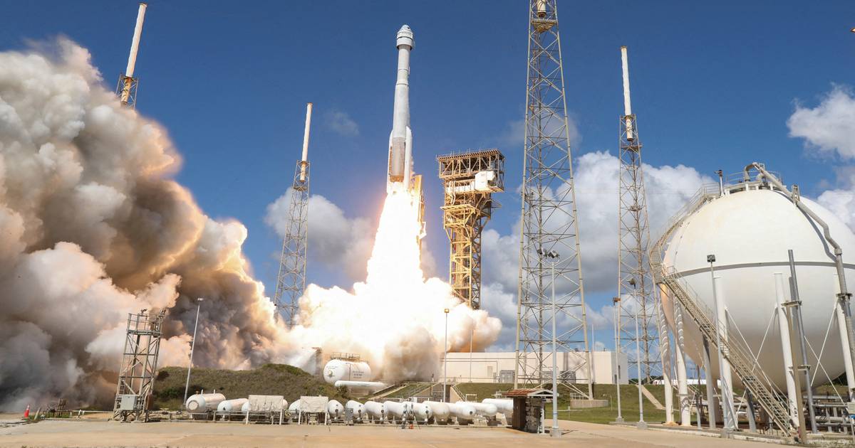 Starliner сансрын хөлгөөс гелий гоожуулсны улмаас сансрын нисэгчид нэг сарын турш сансарт түгжигдсэн байна