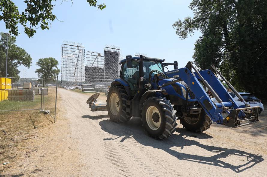 Zagreb: Radovi na izgradnji pozornice za koncert Marka Perkovića Thompsona