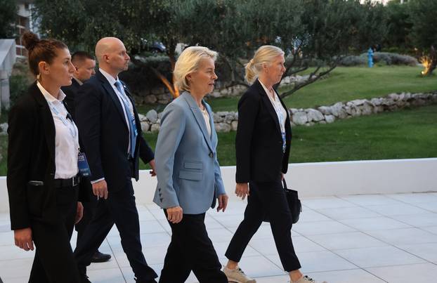 Split: Ursula van der Layen odlazi iz hotela Radison Blu
