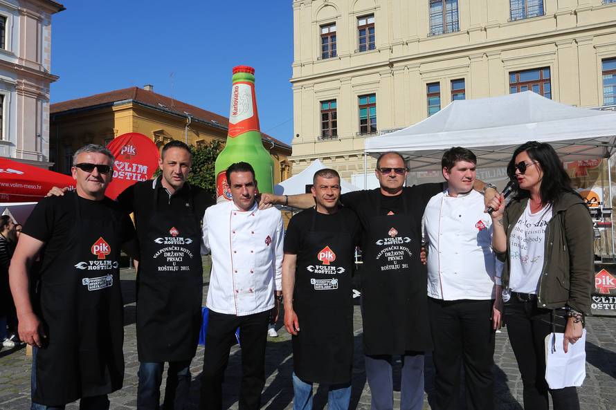 Bilo je gusto: Valpovački kotlić opet je napravio savršen roštilj