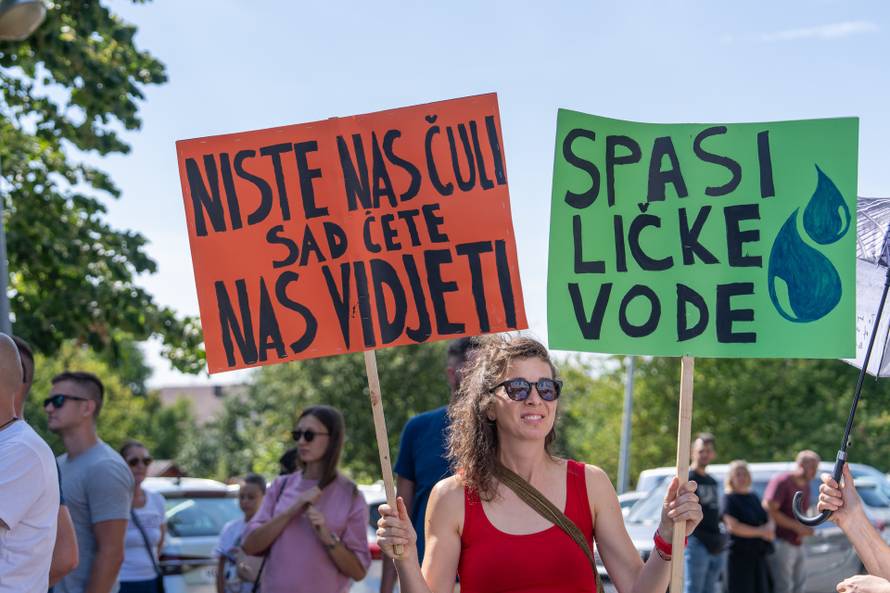 Prosvjednici dočekali političare u Gospiću
