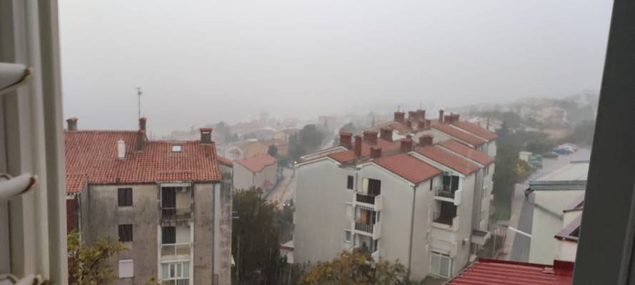 VIDEO Obilne kiše potopile Malinsku, Crikvenicu i Novi Vinodolski: 'Ceste su zatvorene'