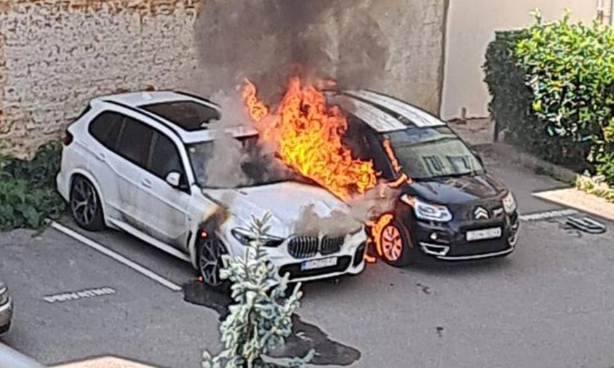 VIDEO Izgorjela dva auta na Kvatriću: 'Čula se eksplozija'