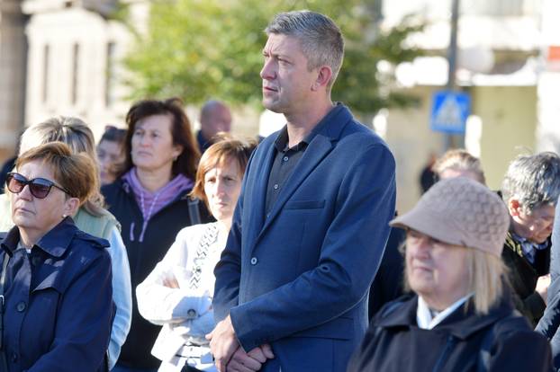 Knin: Prosvjed roditelja zbog ukidanja pomo?nika u nastavi 