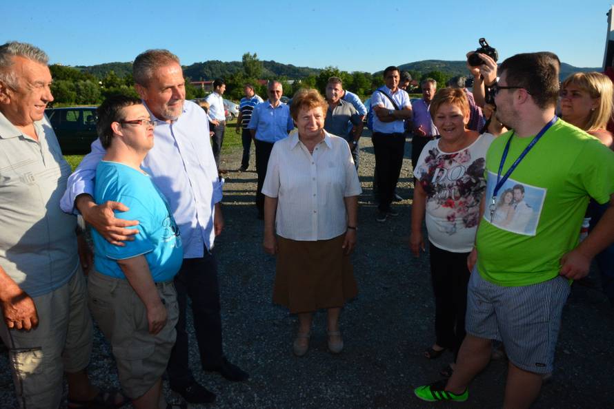 Bandić obećao sve: 9000 kuna za dijete, besplatan prijevoz...