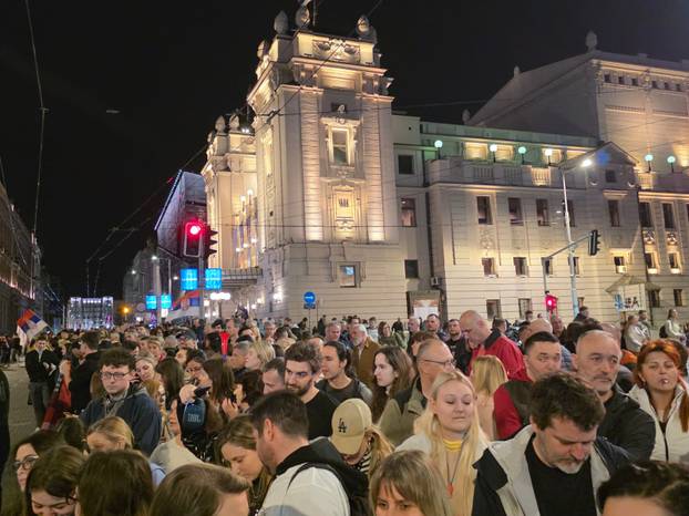 GALERIJA Euforija u Beogradu: Studenti i dalje pristižu u grad, kroz gomilu odjekuje 'Pumpaj!'