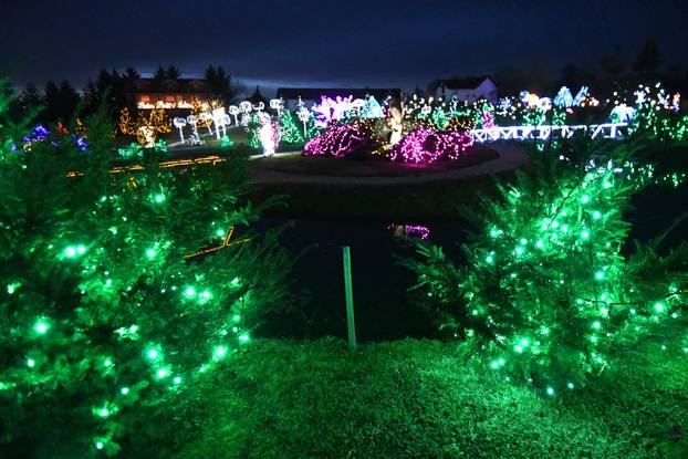 Magično Božićno blagdansko imanje obitelji Salaj zabljesnulo je u punom sajaju