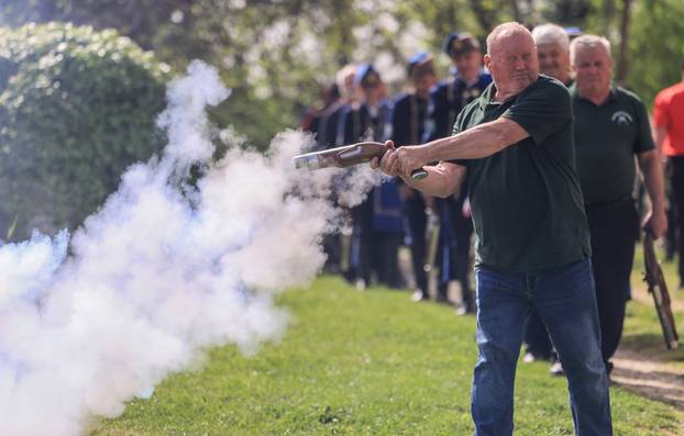 Stoljećima stara tradicija pucanja iz kubura na Uskrsni ponedjeljak u Velikom Taboru