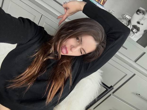 FOTO Sjećate se Alex iz Moderne obitelji? S 18 je smanjila grudi, pogledajte kako danas izgleda