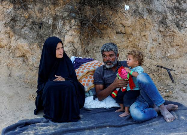 Gaza mother goes into labor while fleeing, loses newborn twins