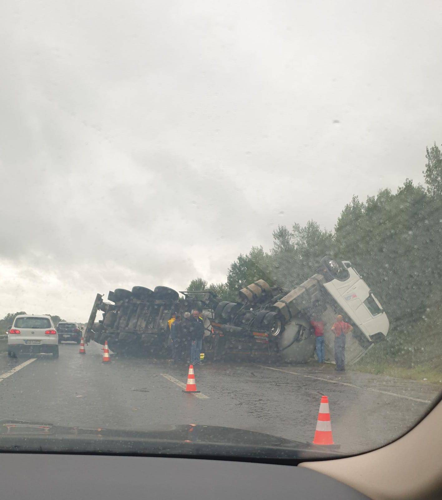 Prevrnula se cisterna kod Babine Grede, nema ozlijeđenih