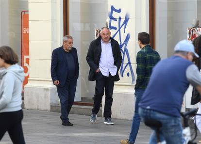 Gradonačelnik Bandić bez maske u šetnji centrom grada