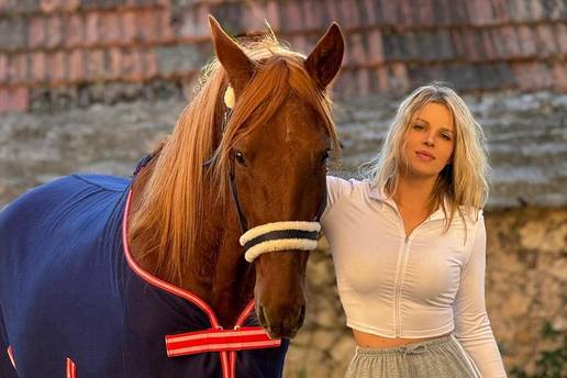 Plemenita Dalmatinka spasila je zapušteno ždrijebe: 'Rekli su mi da neće uspjeti preživjeti...'