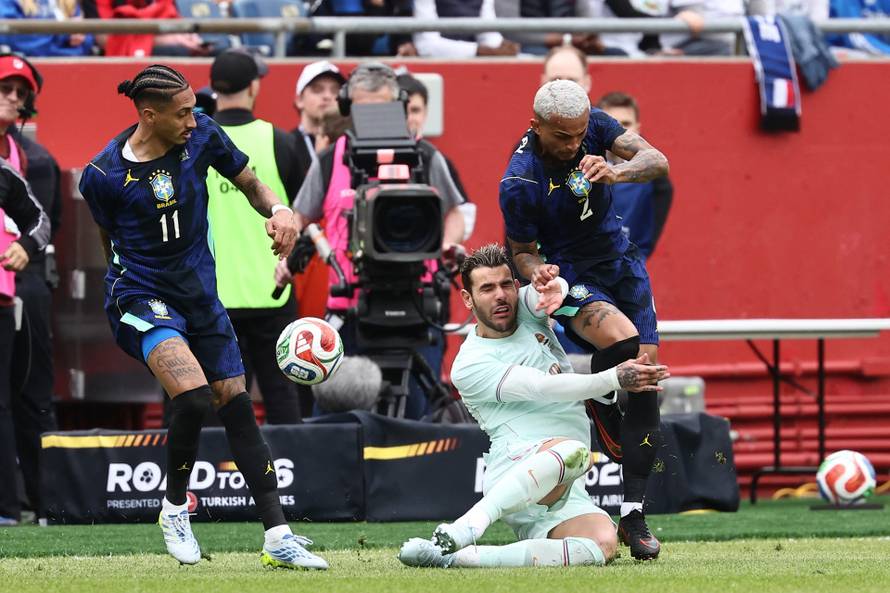 Soccer: International Mens Friendly-Brazil at France