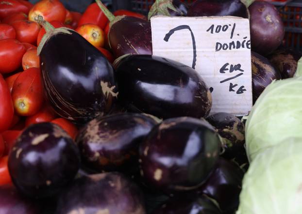 Šibenik: Ponuda vo?a i povr?a na šibenskoj tržnici
