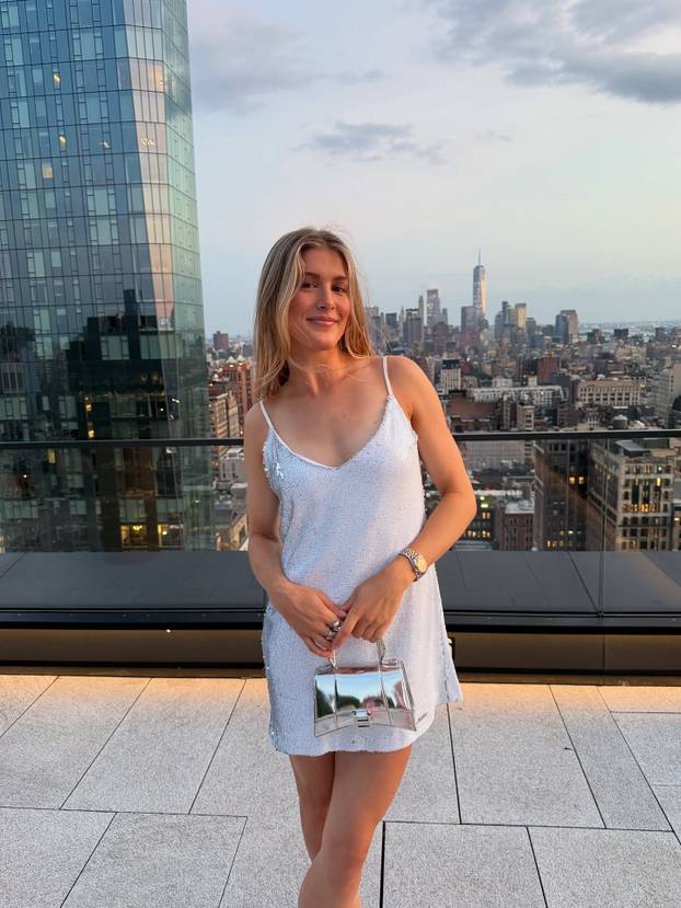 FOTO S 31 godinom oprostila se od tenisa, a zbog obrijane glave izgubila je vrijedno sponzorstvo