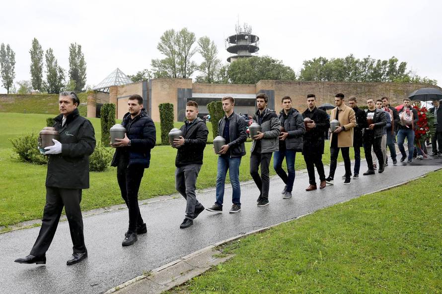 Zagreb: IspraÄaj i polaganje urni 11 pokojnika koji su tijela darovali Medicinskom fakultetu