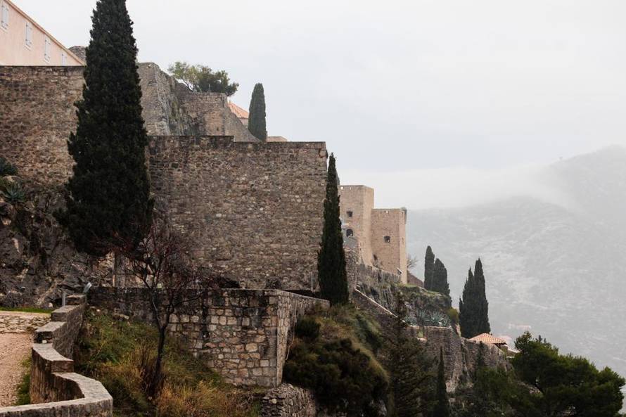 Kontroverzni prozori ekspresno nestali s tvrđave Klis: 'Vidio sam objave, uklonili smo ih sve'