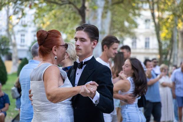 Zagreb: Tango na zrinjevackom plesnjaku