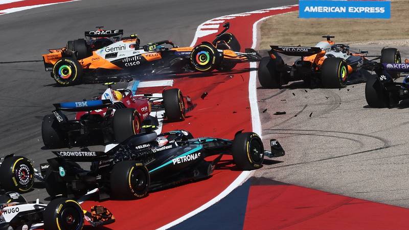 VIDEO Kaos u F1 sprintu! Vozači McLarena odustali zbog sudara na startu, 'poklon' Verstappenu