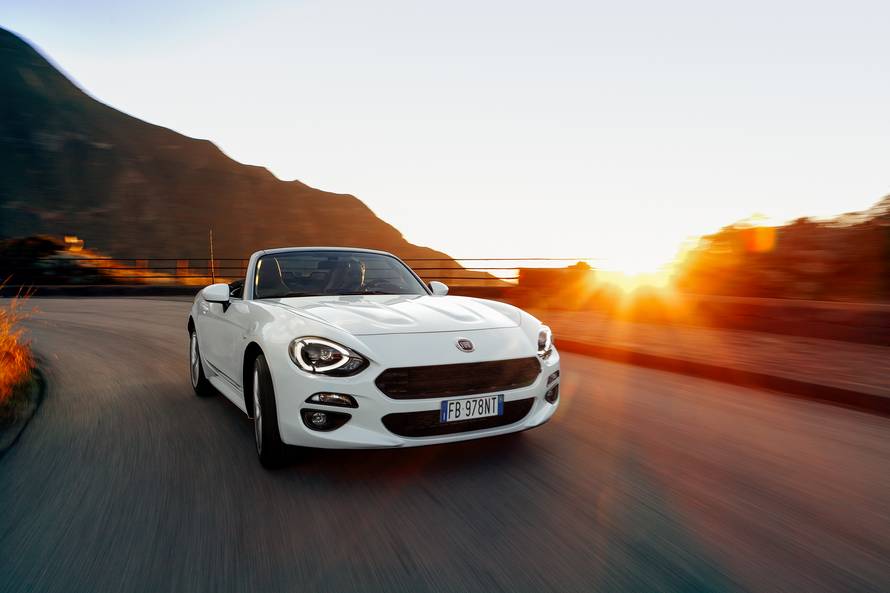 Retro dvosjed: Započni ljeto uz senzacionalni Fiat 124 Spider