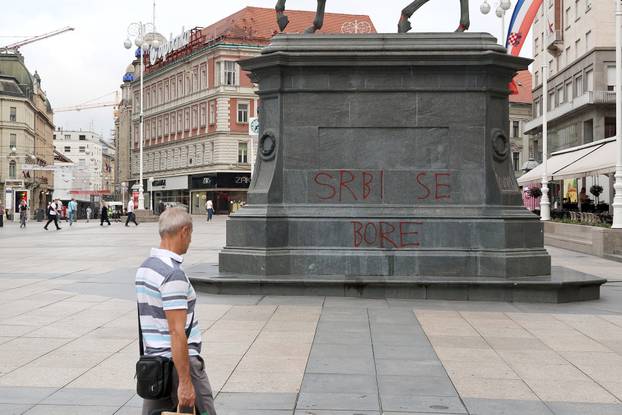 Zagreb: Na spomeniku banu Jelačiću osvanuo natpis "Srbi se bore, a mi?"