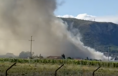 VIDEO Gori tvrtka u Mostaru: 'Cijeli grad je prekriven gustim i žutim dimom, čuju se sirene!'