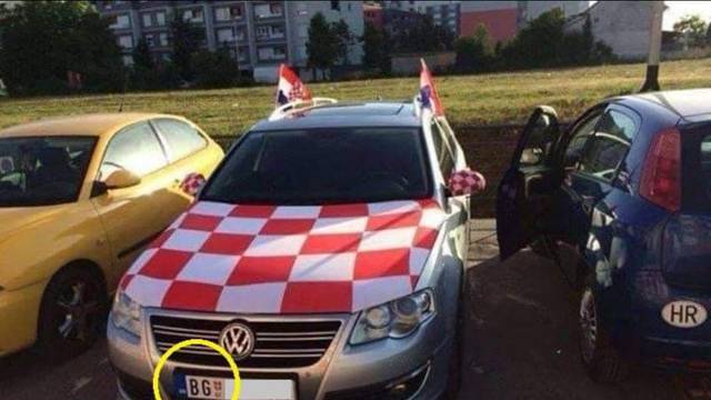 FOTO Auto beogradskih tablica ukrasio bojama 'vatrenih': 'Kad ne igra Srbija, navijam za vas!'