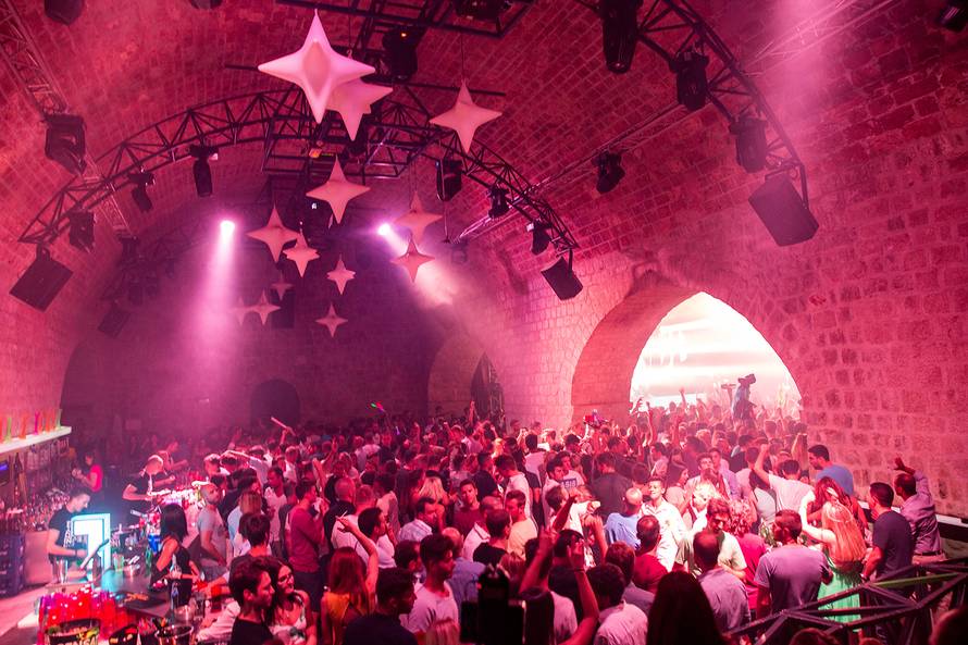 Dubrovački klub Revelin časti sve goste za kraj ljetne sezone