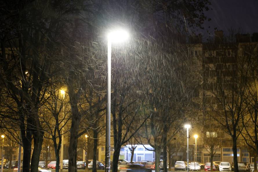 Zagreb: Slab snijeg pada na istoku grada