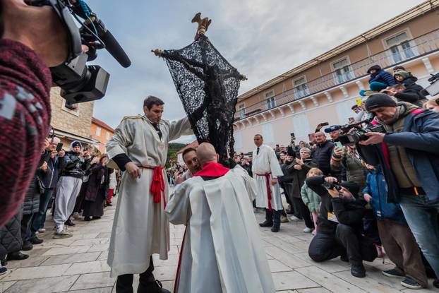 Završena procesija Za križen na Jelsi 