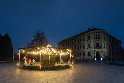 Ukrašene ulice Osijeka povodom ovogodišnjih blagdana