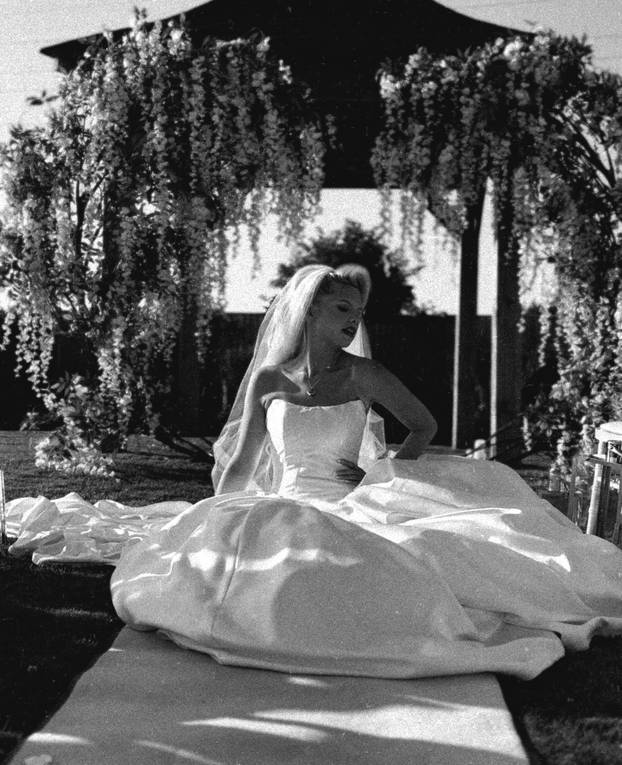 FOTO Mlada ljepotica obožava vintage stil - u retro krpicama donosi seksepil iz 1950-ih