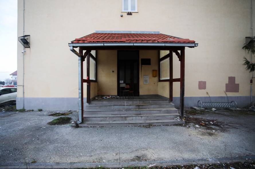 U Donjem Dragonošcu učenici još uvijek nakon potresa pohađaju školu u lokalnom DVD-u