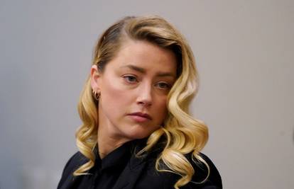 Ruska klinika za fekalije nudi popust uz kod 'Amber Heard'