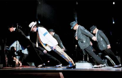 Michael Jackson izveo je po prvi put 'moonwalk' i bacio šešir u publiku. Vrijedi i do 100.000 €