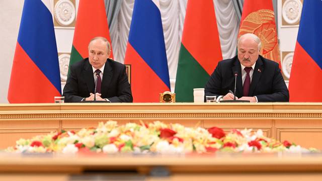 Russian President Vladimir Putin and Belarusian President Alexander Lukashenko attend a meeting in Minsk