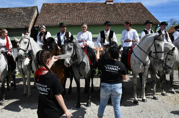 U Velikoj Kopanici održana manifestacija Uskrsno jahanje 