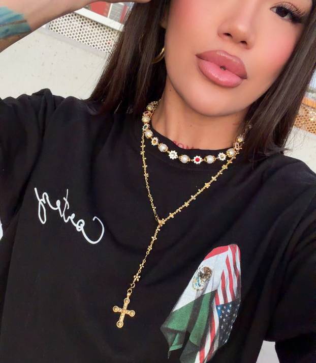 FOTO Atraktivna borkinja UFC-a i Playboyeva zečica snimile su kako se hrvaju. Fanovi u ekstazi