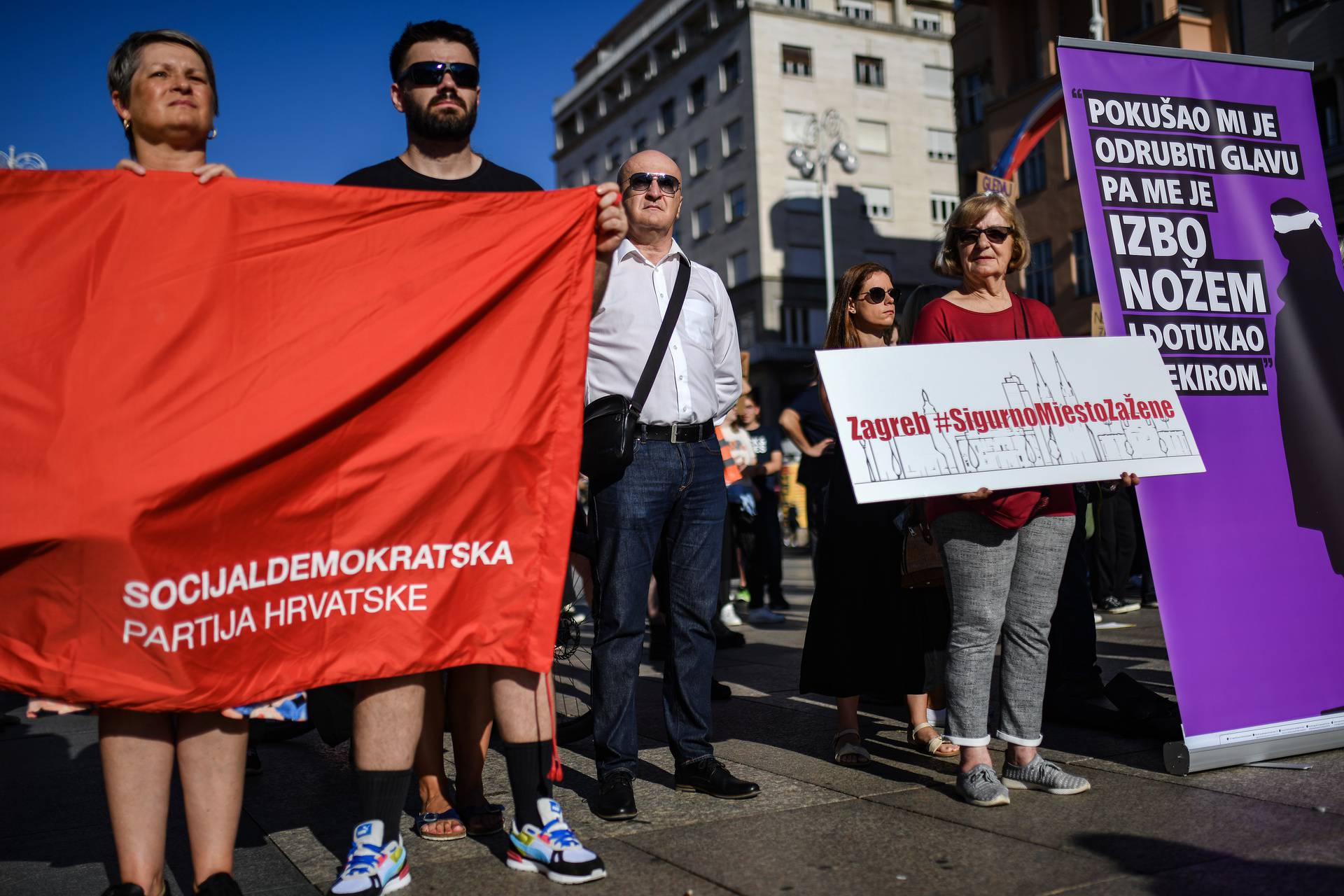 Zagreb: Prosvjed protiv molitelja koji kleče i mole trgu 