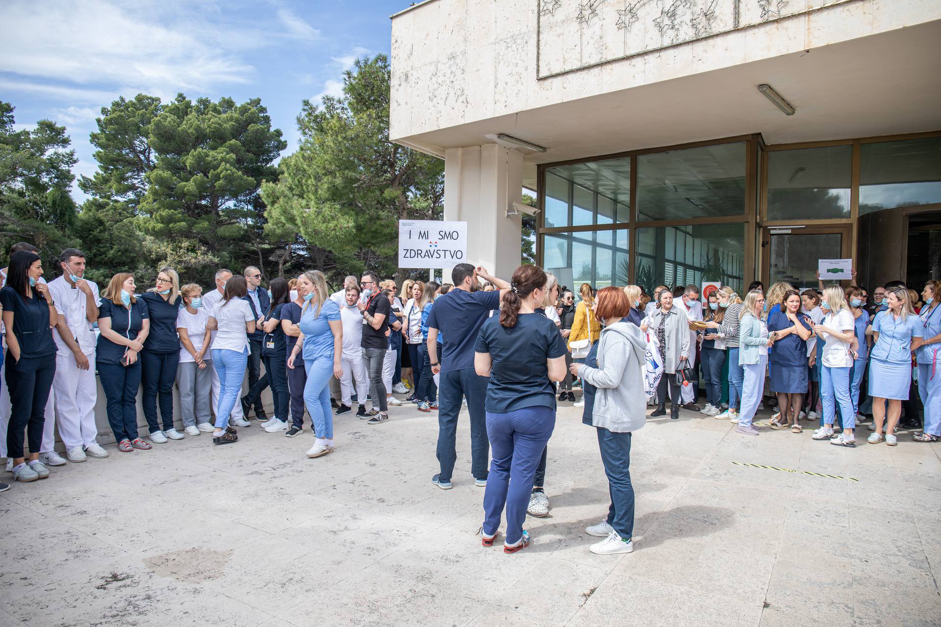 Dubrovnik: Prvi dan prosvjeda medicinskih sestara pod sloganom "I mi smo zdravstvo"