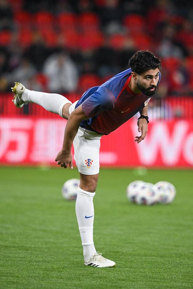 Zagrijavanje nogometaša uoči početka utakmice Češke i Hrvatske u kvalifikacijama za FIFA Svjetsko prvenstvo