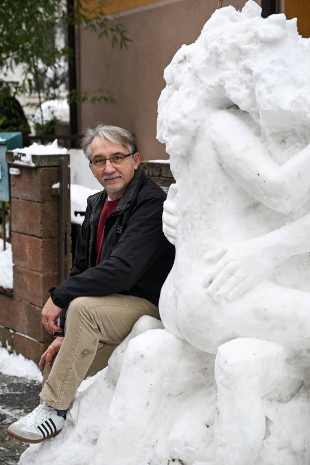 Zagreb:  Erotska skulptura od snijega