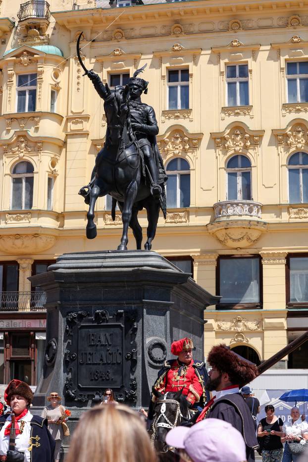 Proslava Dana grada Zagreba uz Kravat pukovniju na glavnom Trgu