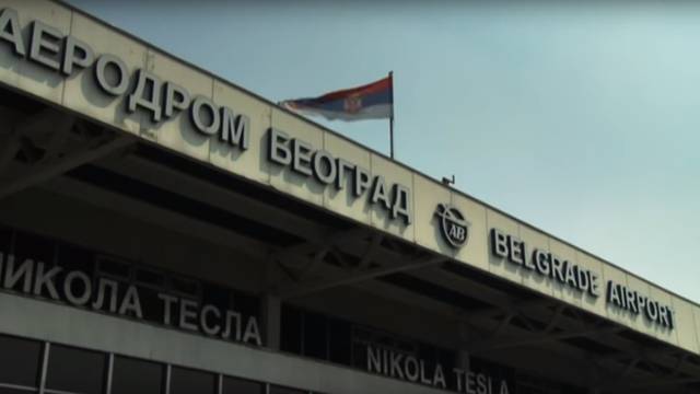 Drama na 'Nikoli Tesli': Pijana Ruskinja razbijala po terminalu