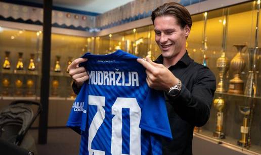 Dinamo predstavio Mudražiju, uzeo je broj kojeg je nosio Pjaca