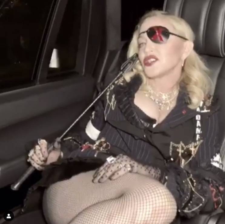 Madonna se rasteže: 'Kako si ti tako fleksibilna sa 60 godina?'