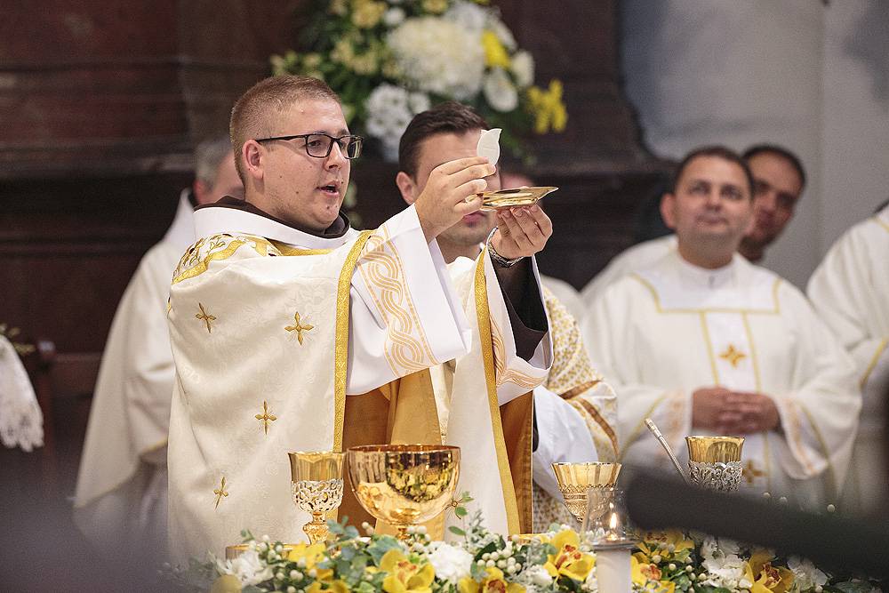 Sin virovitičkog gradonačelnika Ivice Kirina služio mladu misu