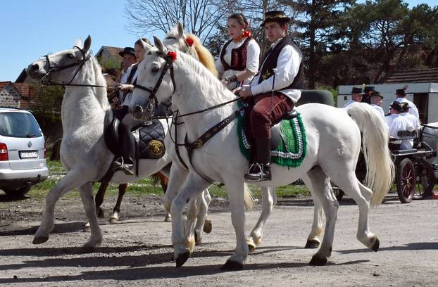 U Velikoj Kopanici održana manifestacija Uskrsno jahanje 