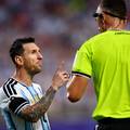 Leo Messi pokazao lice kakvo rijetko vi&dstrok;amo, sucu &zcaron;estoko poru&ccaron;io: Ne omalova&zcaron;avaj me